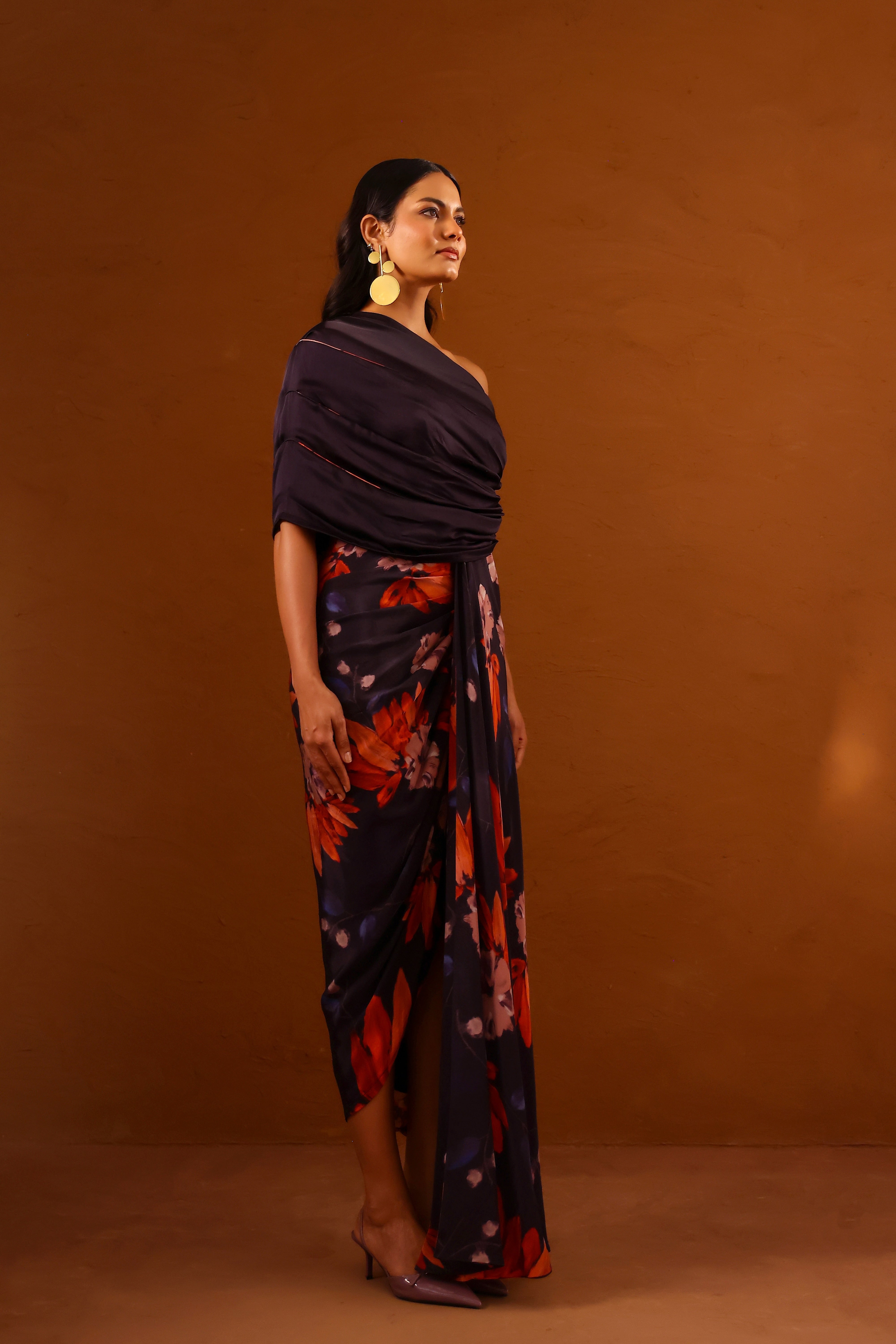 Clavo one-shoulder gown