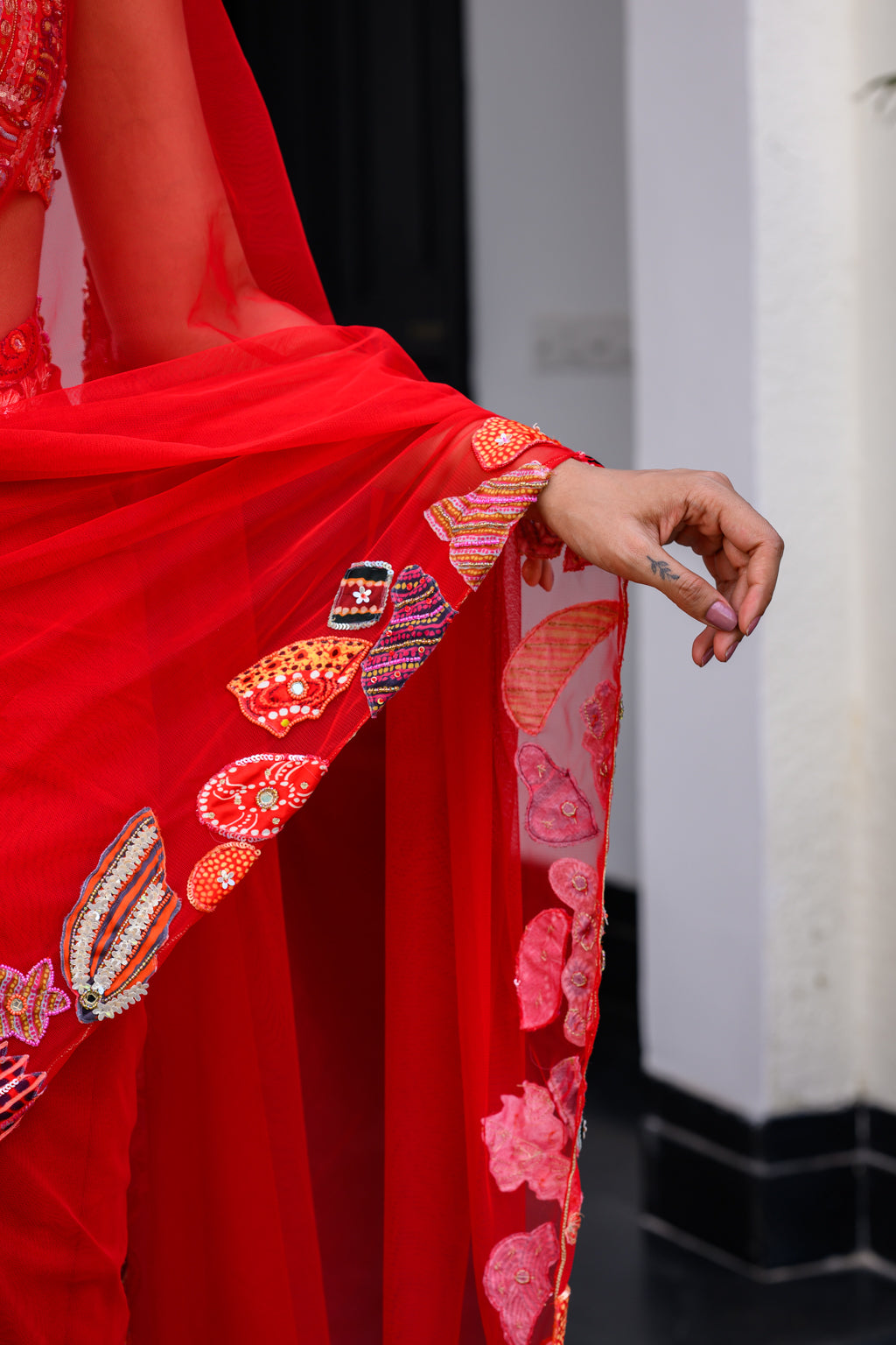 Dawn Hand Applique Saree Paidawn With Blouse