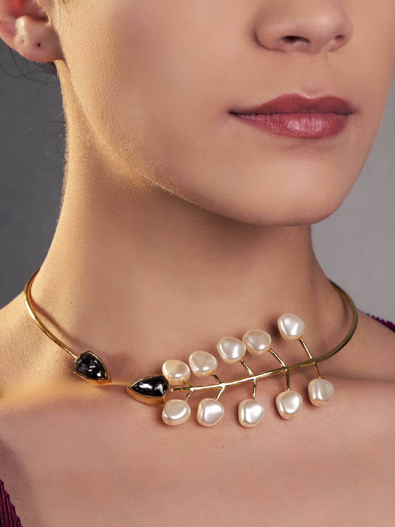 Glam Pearl Necklace