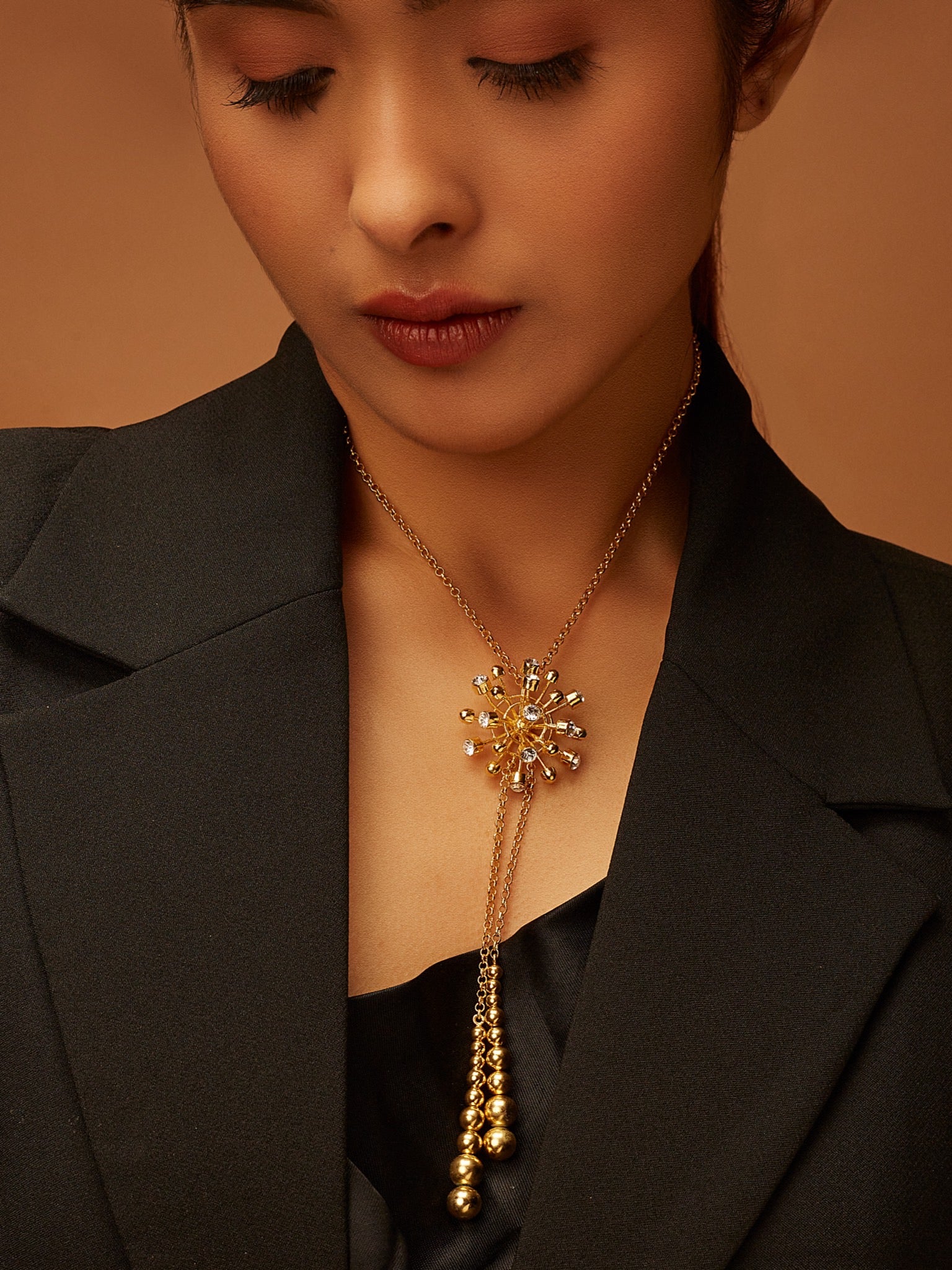 Flora Droplet Neckpiece